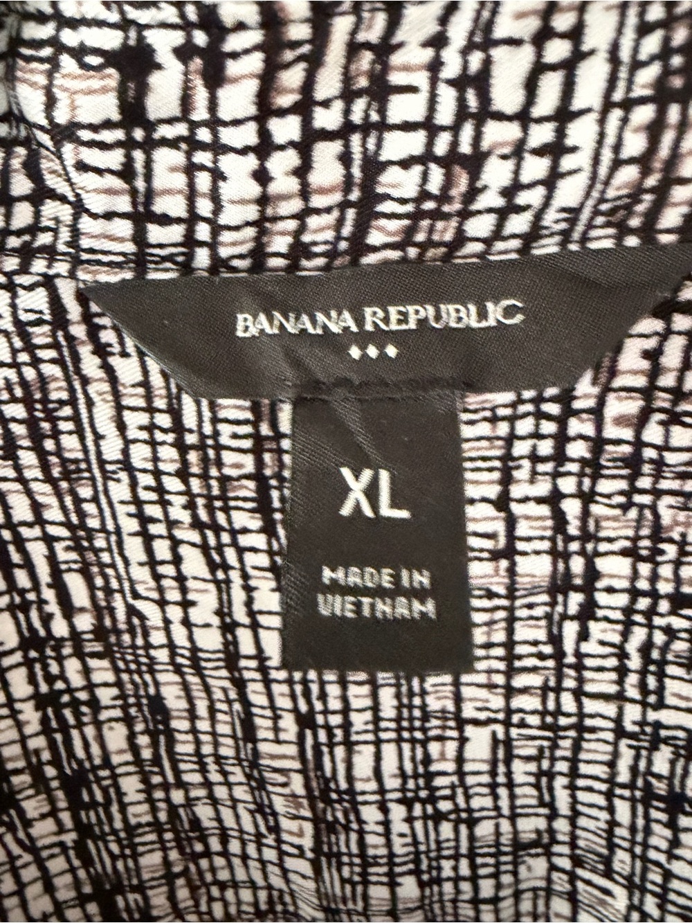 Banana Republic women’s size XL black n  White geometric print Button-Up Blouse - Picture 5 of 9